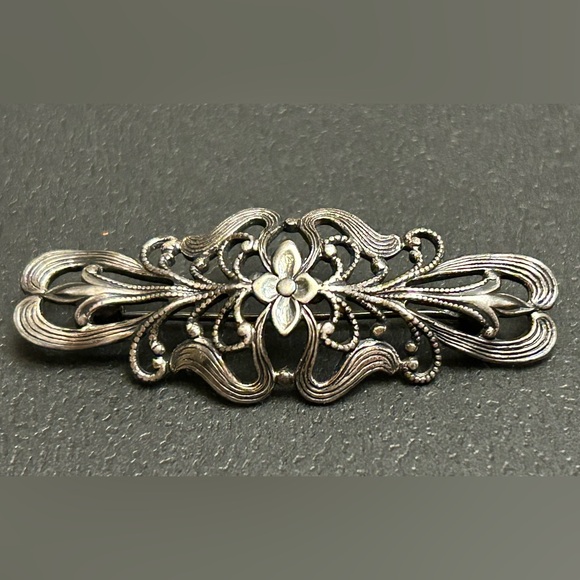 JOSEFF OF HOLLYWOOD 2in.2 silver tone Floral Embossed Vintage Bar Brooch RARE
